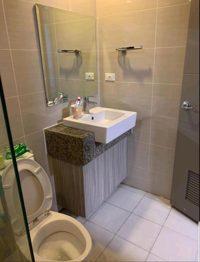 One Uptown Residence Taguig Bagian luar foto