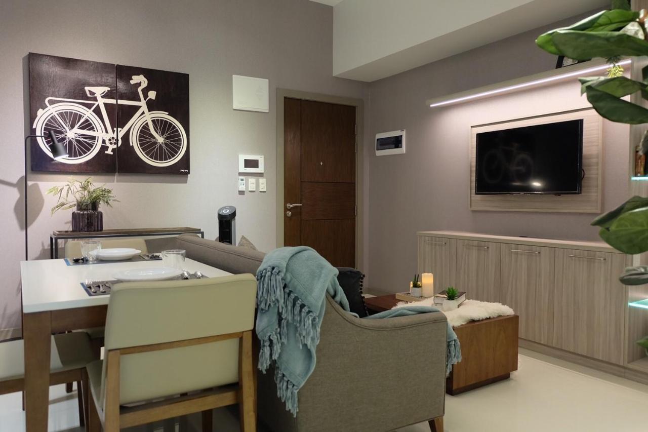 One Uptown Residence Taguig Bagian luar foto